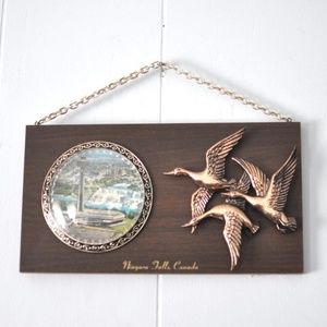 Vintage Niagara Falls Plaque Retro Kitsch Canada